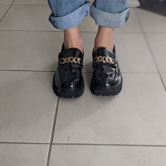 Platform Shoes/Loafers with Gold Chain - Picture 4 of 6